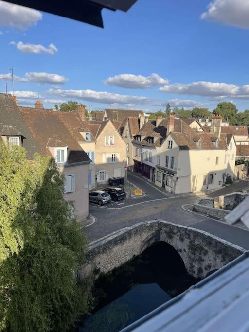 Ferienwohnung Duplex Bord De L'Eure - Parking Inclus - Jolie Vue Sur La Cathedrale Chartres Exterior foto